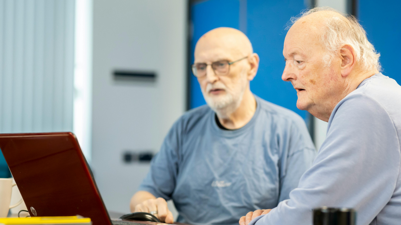 Soledad No Deseada Andalucía Tarjeta 65 (2)