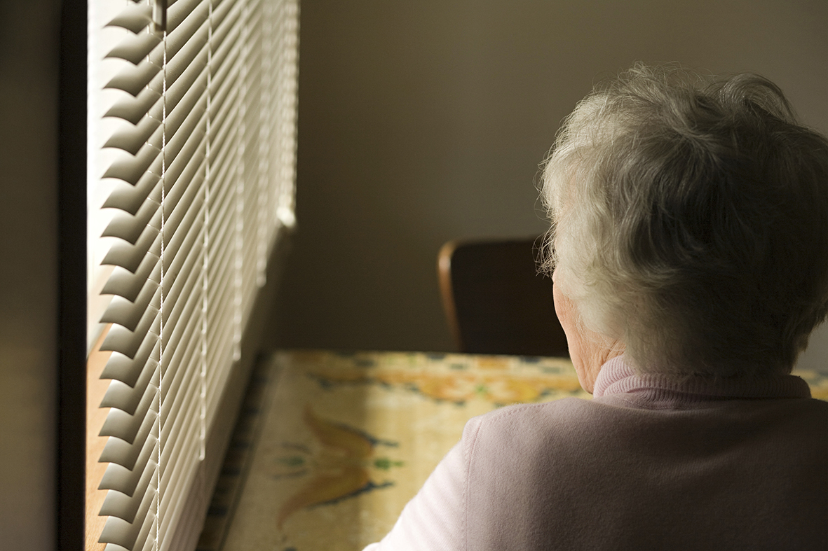 Qué es la soledad no deseada y cómo combatirla